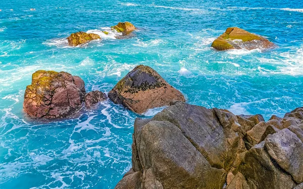 Εξαιρετικά Όμορφη Τεράστια Κύματα Surfer Βράχους Βράχους Βράχους Πέτρες Και — Φωτογραφία Αρχείου