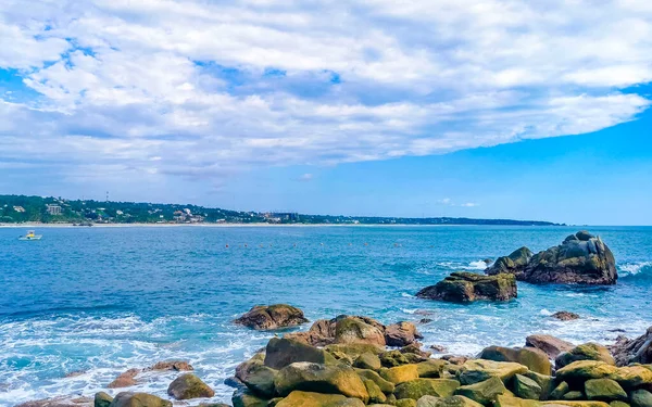 Εξαιρετικά Όμορφη Τεράστια Κύματα Surfer Βράχους Βράχους Βράχους Πέτρες Και — Φωτογραφία Αρχείου