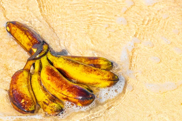 Banana Bundle Frutas Flutua Água Praia Playa Del Carmen Quintana — Fotografia de Stock