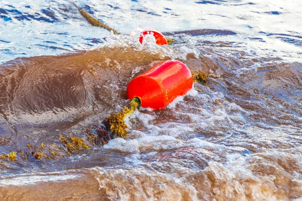 Belas Ondas Água Azul Azul Turquesa Oceano Amarelo Vermelho Laranja — Fotografia de Stock