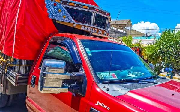 Různé Mexické Nákladní Automobily Přepravci Dodávky Automobilů Playa Del Carmen — Stock fotografie