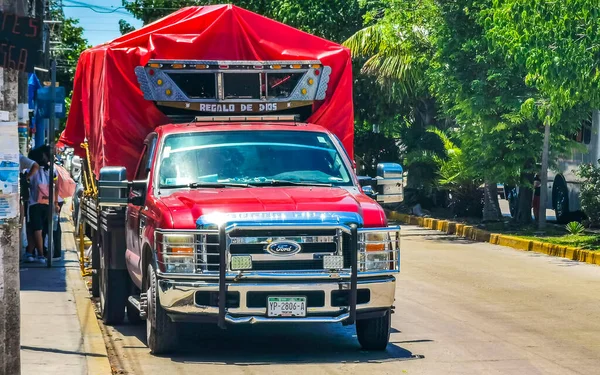 プラヤデルカルメンキンタナの様々なメキシコのトラック輸送車 Roo Mexico — ストック写真