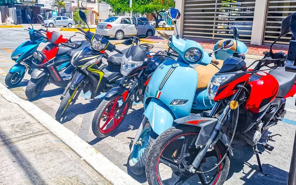 Různé Motocykly Mopedy Koloběžky Playa Del Carmen Quintana Roo Mexiko — Stock fotografie