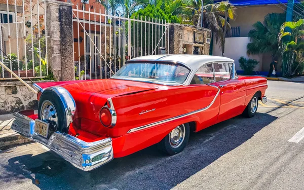 Különböző Színes Hangolt Autók Klasszikus Vintage Autók Playa Del Carmen — Stock Fotó