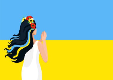 Genç bir kız Ukrayna bayrağının zeminine karşı dua etmek için ellerini kavuşturdu. Ukrayna için dua et. Ukrayna 'ya yardım ve destek. Savaşı durdurun..