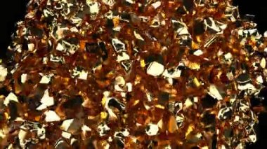 Altın kaya patlaması Siyah zemin üzerinde Altın desen Süper Yavaş çekim 1000 FPS