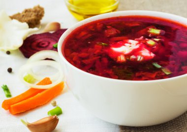 Rus pancar çorbası