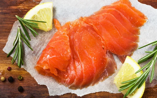 Tütsülenmiş alabalık