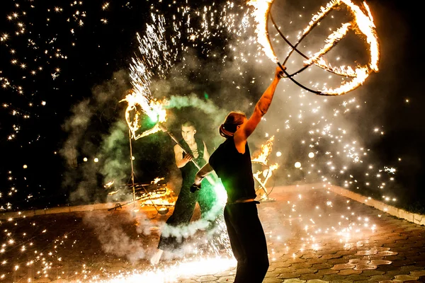 Espectáculo de fuego Fotos De Stock Sin Royalties Gratis