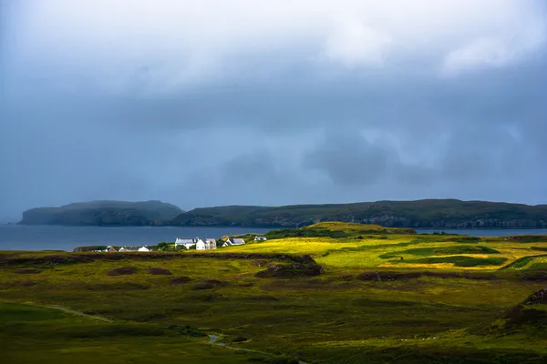 Coastal landscape on the Isle of Skye in Scotland — Stock Photo, Image
