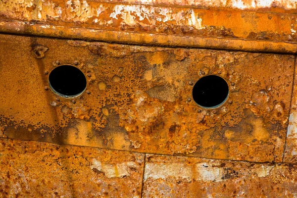 Terk edilmiş bir geminin paslı duvar — Stok fotoğraf