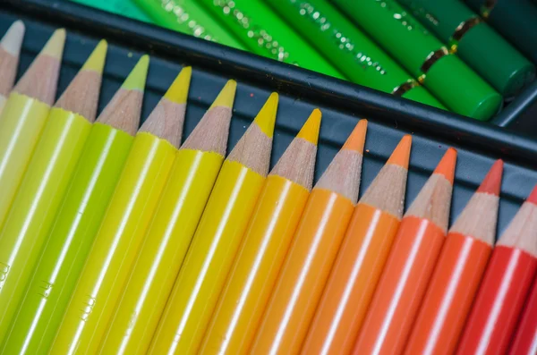Detalhe de lápis de cor em uma caixa — Fotografia de Stock