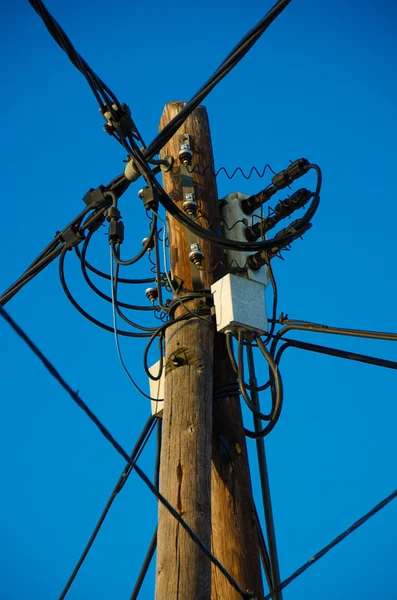 Confuse cables on a wooden pole — Stock Photo, Image