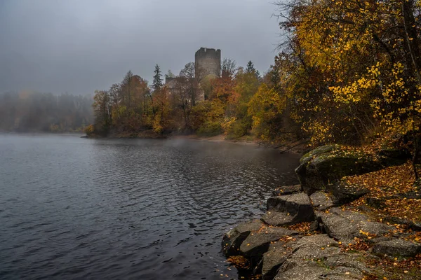 Castle Lichtenfels Autumnal Landscape Foggy Lake Ottenstein Austria — Stock Photo, Image