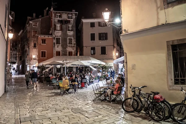 Rovinj Croatia August 2021 Outdoor Restaurant People Old Town City — Stock Photo, Image