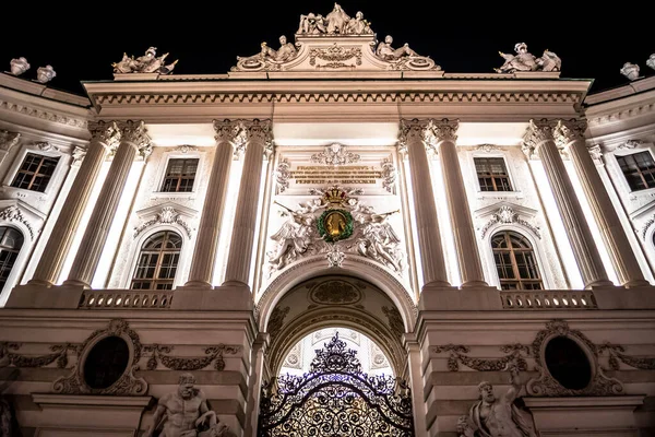 Ανοιχτή Πύλη Της Πρώην Κατοικίας Του Αυτοκράτορα Hofburg Νύχτα Στη — Φωτογραφία Αρχείου