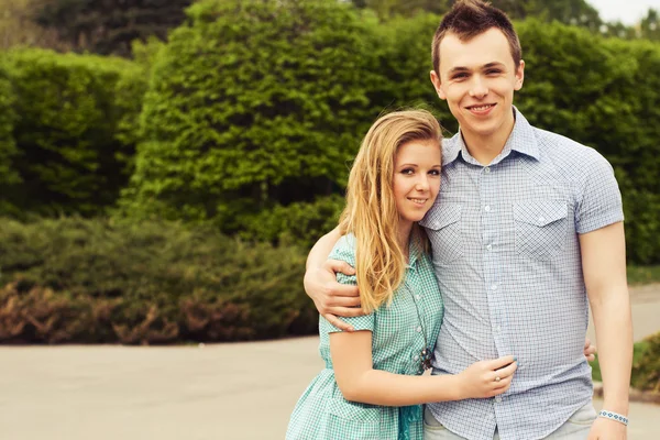 Beautiful couple on a date walking at the park. Copy space — Stock Photo, Image