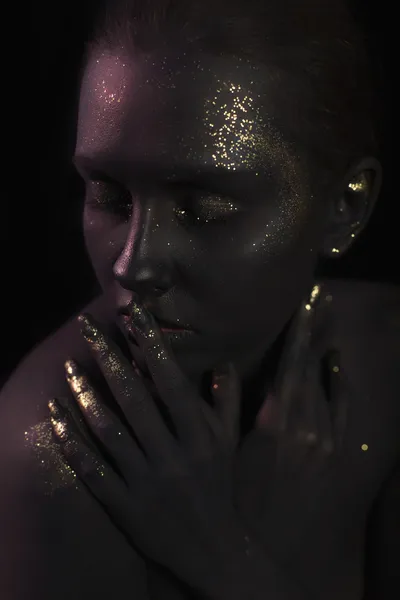 Close up portrait of a Woman on black background with the glitters and sparkles all over the black skin — Stock Photo, Image