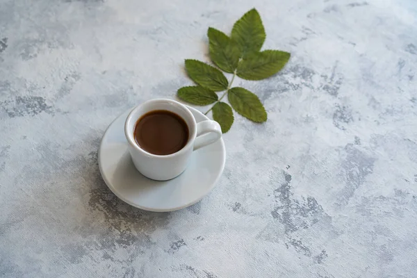 Ligt Een Mok Koffie Tafel Ernaast Staat Een Notitieboekje Een — Stockfoto