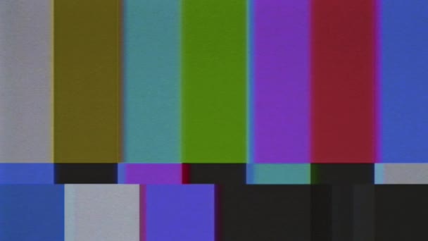 SMPTE color bars with VHS effect. Pop-up - No Signal. Old CRT TV color rendering test with text - NO SIGNAL. SMPTE color stripe technical problems. — Stock Video