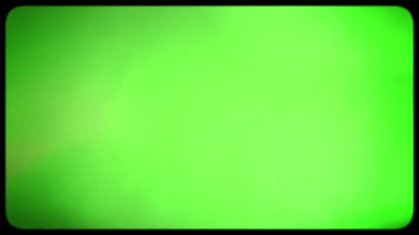 緑の画面にキンスコープ付きの古いテレビの効果。損傷、傷、ちらつきやレトロな効果を持つChromakeyヴィンテージテレビ。オーバーレイに最適. — ストック動画