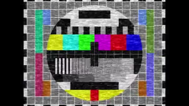 Glitch and VHS effects during cesta rendering of the old tv. SMPTE color stripe technical problems. Flashing SMPTE color bars. — стоковое видео