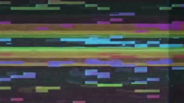 Arıza etkisi. Dijital pikselin rengi, gürültü arızası ve VHS etkisi. TV 'nin video sinyalindeki problemler ve ekrandaki parazit.