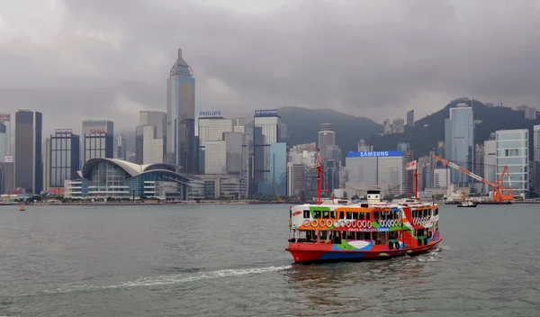 Hong kong. in de baai van victoria. — Stockfoto