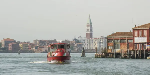 2019 イタリアだ ヴェネツィア ムラーノ島の近くのラグーンで — ストック写真