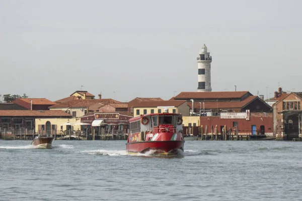 2019 ตาล เวน ในทะเลสาบใกล เกาะ Murano — ภาพถ่ายสต็อก