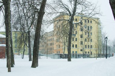    - Rusya. Kronstadt 'ta. Kışın şehrin manzarası. 
