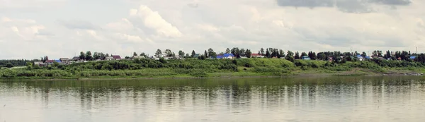 2021 Rusya Krasnoyarsk Bölgesi Yenisei Nehri Nden Verkhneimbatsk Köyünün Manzarası — Stok fotoğraf