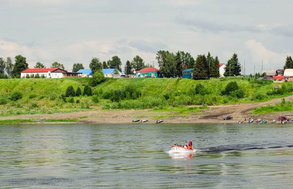 2021 Rusya Krasnoyarsk Bölgesi Yenisei Nehri Nden Verkhneimbatsk Köyünün Manzarası — Stok fotoğraf