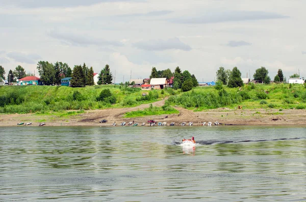 2021 Rusya Krasnoyarsk Bölgesi Yenisei Nehri Nden Verkhneimbatsk Köyünün Manzarası — Stok fotoğraf