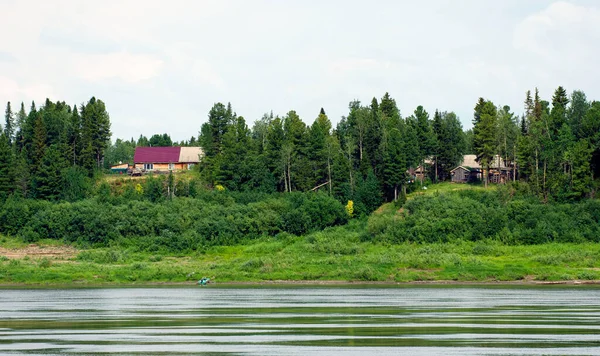 Pemandangan Desa Verkhneimbatsk Dari Sungai Yenisei Wilayah Krasnoyarsk Rusia — Stok Foto