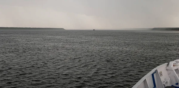 2021年7月30日克拉斯诺亚尔斯克地区 Yenisei河上 Valery Chkalov 号船甲板上的景色 — 图库照片