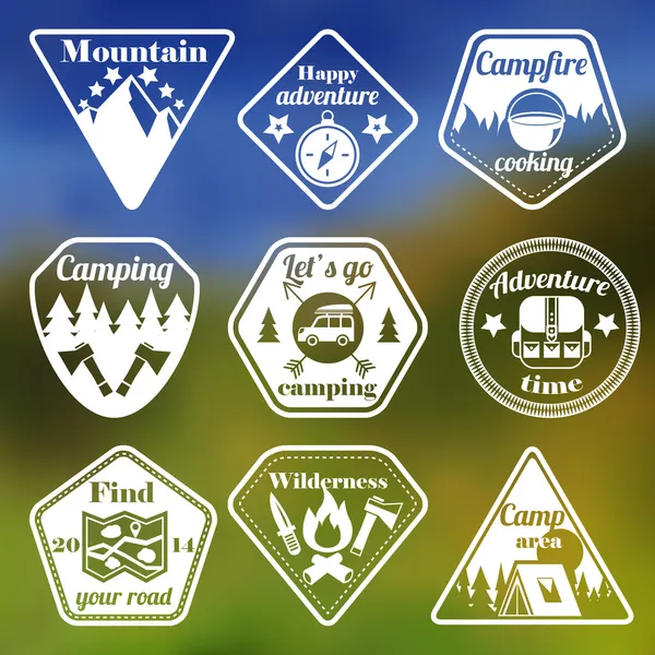 Conjunto de emblemas planos de camping turismo al aire libre — Archivo Imágenes Vectoriales