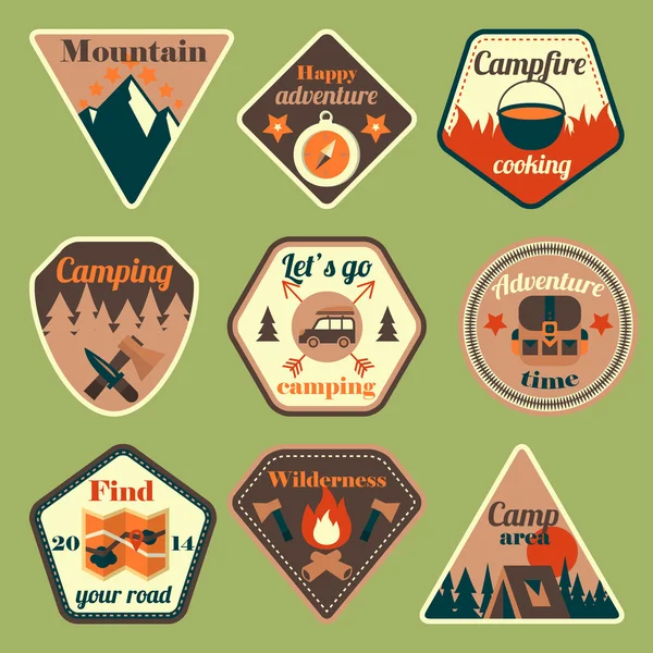 Ensemble de badges plats de camping de tourisme de plein air — Image vectorielle