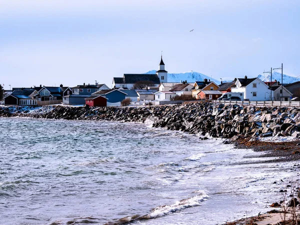 Деревня Анденс и море в Вестервелле, Норвегия — стоковое фото
