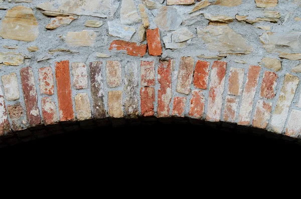 Arco de ladrillo con fondo negro — Foto de Stock