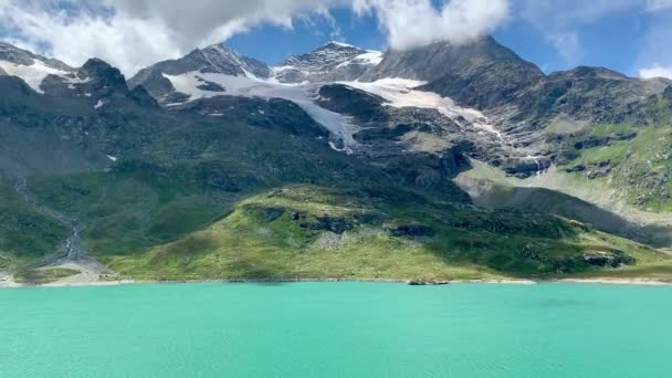 Tyrkysové Jezero Bernina Horami Ledovec Pozadu Létě Švýcarsku — Stock video