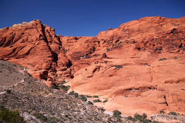 Red Rock Hory Vrcholy Jasně Modré Obloze Kaňonu Nevadě — Stock fotografie
