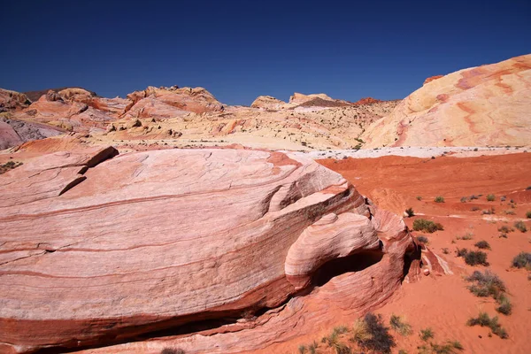 Pink Boulder Blue Skies Red Desert Valley Fire State Park — Stock Photo, Image