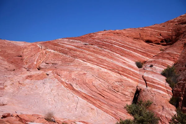Diagonale Linien Durch Erosion Auf Den Roten Felsen Des Valley — Stockfoto