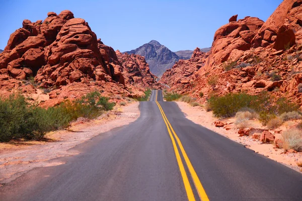 Solavancos Estrada Desfiladeiro Rochas Vermelhas Vale Fogo Nevada — Fotografia de Stock