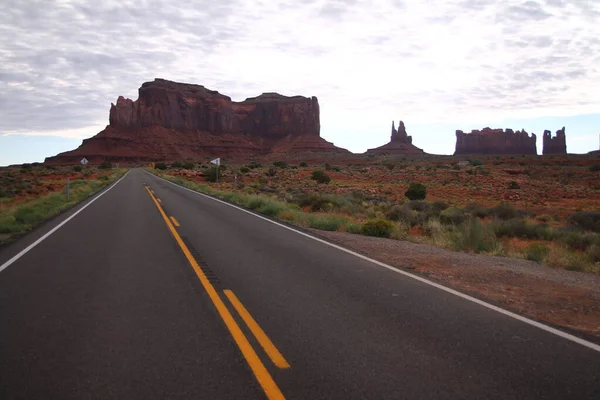 Estrada Longa Reta Infinita Para Vale Monumento Utah — Fotografia de Stock