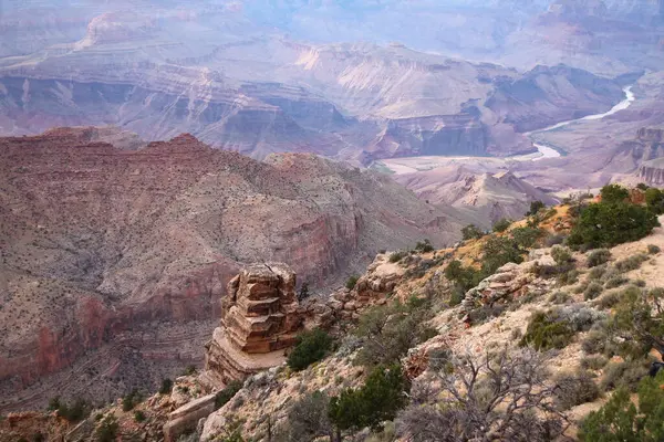 亚利桑那州大峡谷国家公园岩石的形状和阴影 — 图库照片