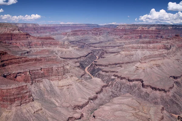 亚利桑那州大峡谷国家公园红岩生成的叉子的戏剧性景象 — 图库照片