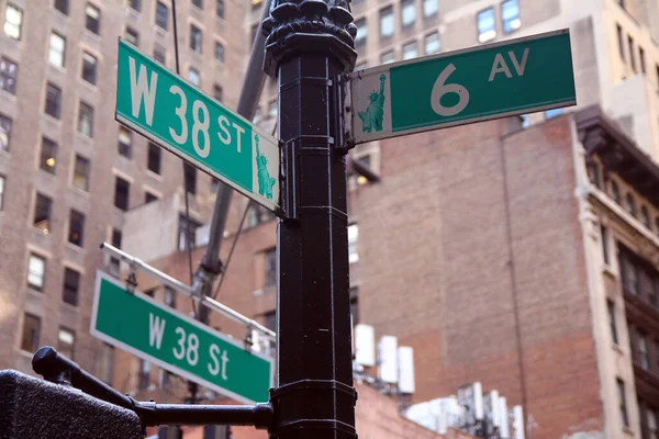 Señal Tradicional Midtown Manhattan Nueva York Calle Oeste Verde Avenida — Foto de Stock