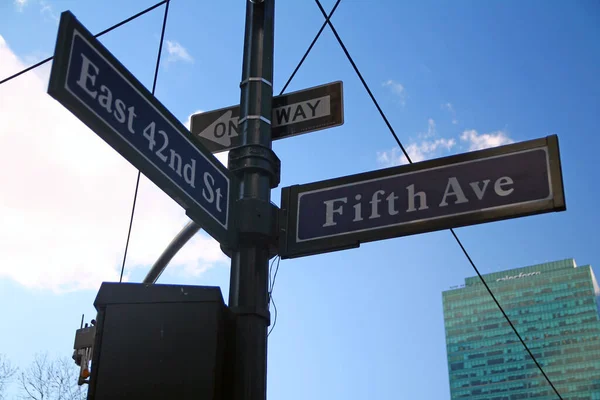 Blue East 42Nd Street Fifth Avenue Sinal Histórico Centro Manhattan — Fotografia de Stock